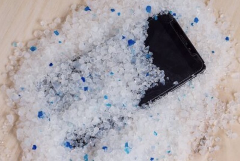 smartphone in silica gel